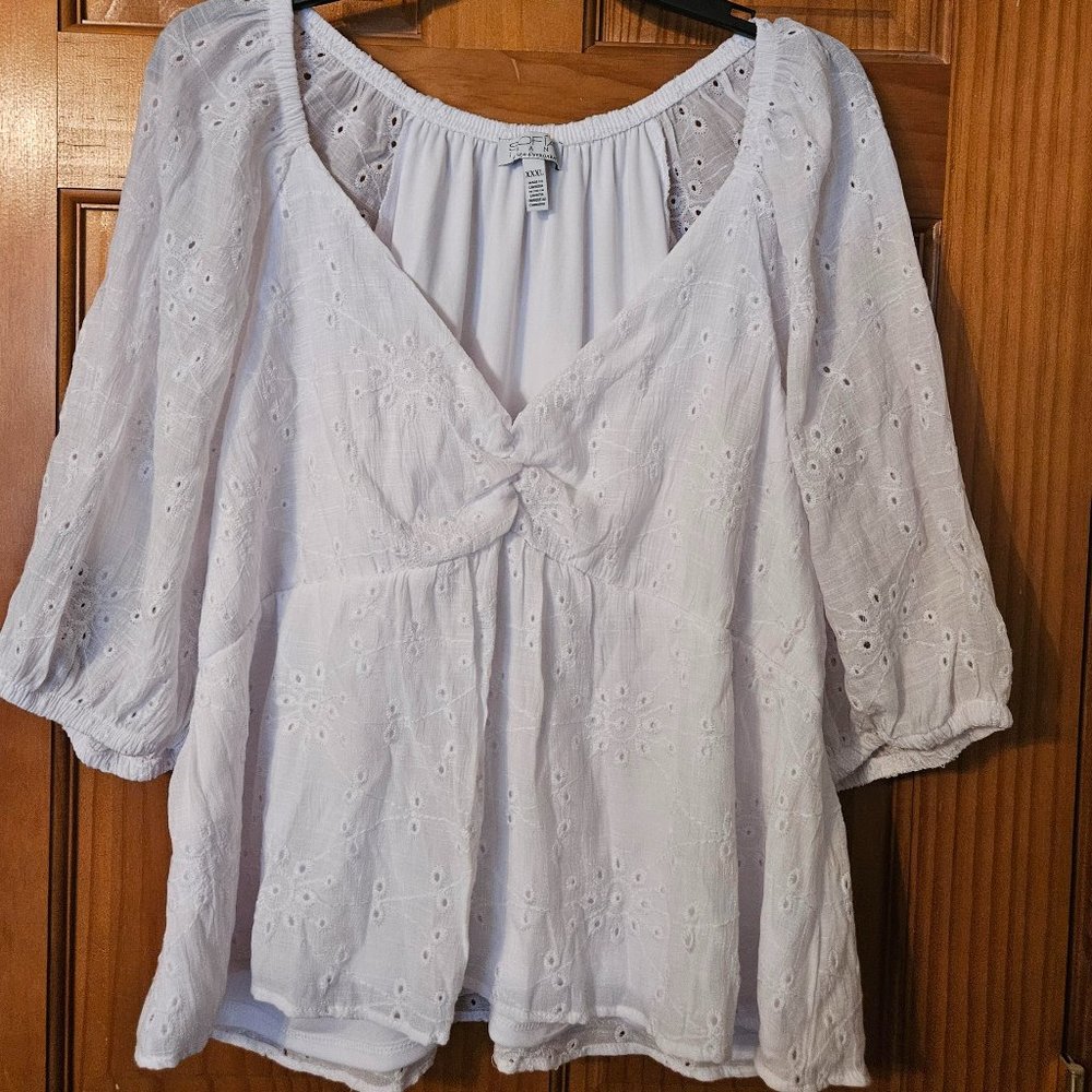 Sophia Vergara White Eyelet Top-NWT